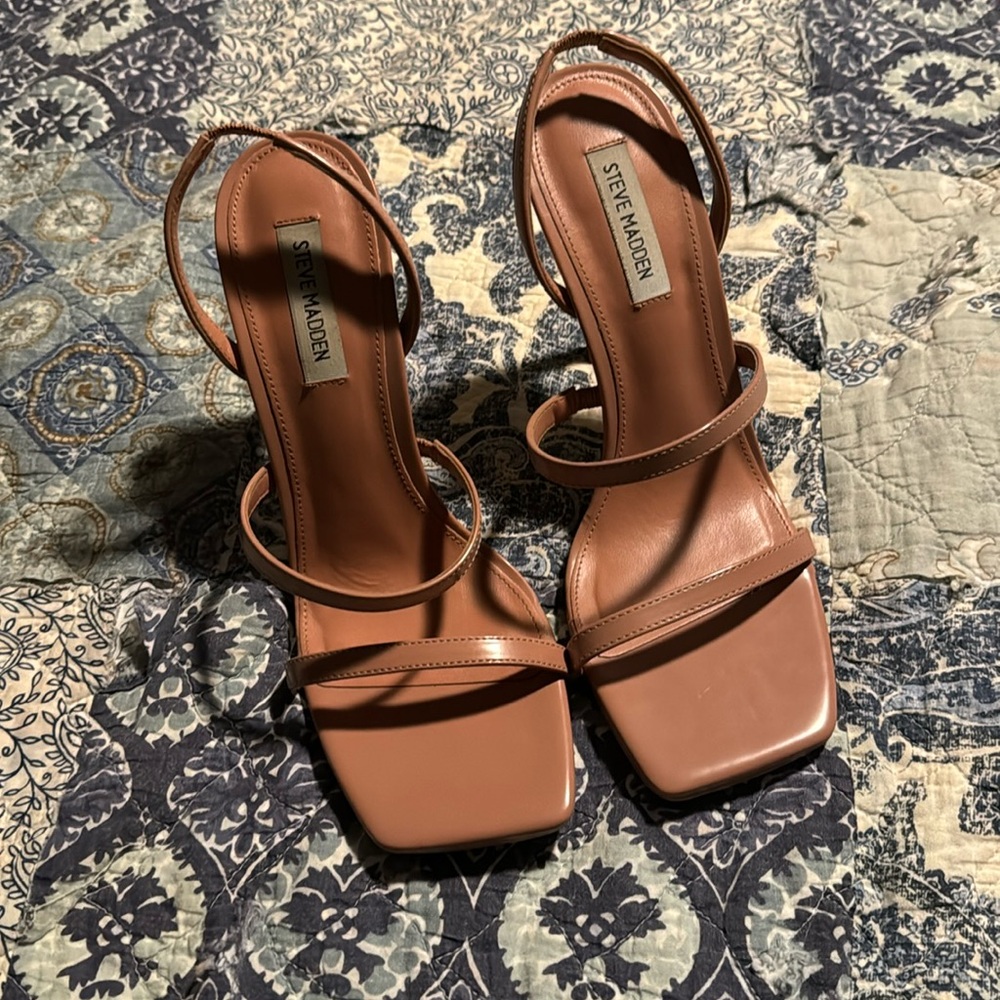 Steve Madden nude heels